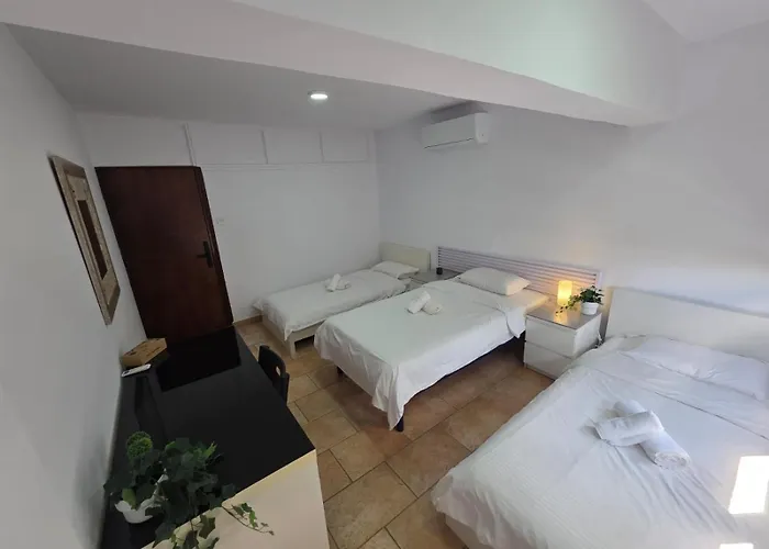 Pensión Town Centre 2*